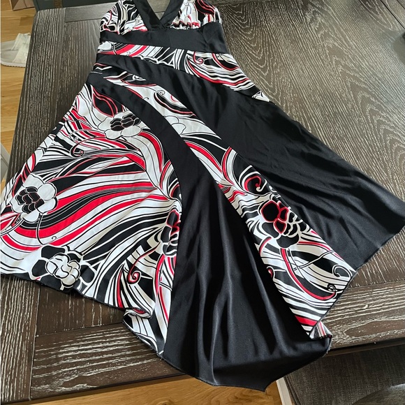 Women’s Rampage Clothing Company, Size Medium, Black, Red and White Dress - Picture 4 of 9